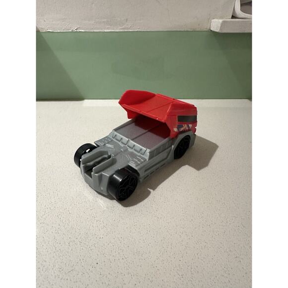 2014 Mattel Hot Wheels Semi Truck Carrier Mega Hauler Transporter - Picture 2 of 2